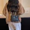 Bolsa de mão retrô de alta qualidade para mulheres, nova coleção outono/inverno 2026, bolsa de ombro super moderna, bolsa transversal estilosa e bolsa para o dia a dia