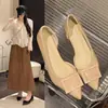 Zapatos planos de hebilla cuadrada para mujer, zapatos de un solo color poco profundos de nuevo estilo con recortes laterales, adecuados para ir al trabajo y para uso casual, decorativos, 2026 punta fina, estilo francés de primavera y otoño, versátiles