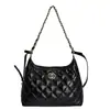 Bolso hobo cadena estilo 2026 inspirado en Chanel con patrón de diamantes, bolso de hombro de cuero encerado retro, bolso tote versátil