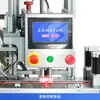 Máquina de Tamponamento Automática Servo com Queda de Tampas Zonesun Equipamento Contínuo de Tamponamento e Selagem para Garrafas de Molho e Latas de Vidro