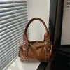 Bolso tote grande de alta calidad estilo coreano, con remaches, para mujer, para el trabajo y los desplazamientos, bolso de hombro elegante y atrevido para entusiastas de las motocicletas