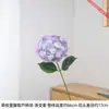 Hortênsia pequena de haste única com pétalas duplas e textura realista, visualmente realista, torna uma decoração de vaso de casa marcante e chamativa