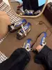 Tênis de treinamento baixos de couro macio estilo alemão para mulheres, nova coleção outono 2026, tênis casuais versáteis retrô, sapatos com cadarço color-block