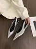 Sandalias de tacón de cuña estilo francés Chuyuji, color albaricoque, de punta cerrada, zapatos de hada, nuevos zapatos de punta afilada primavera-verano 2026 para combinar con faldas para uso nocturno