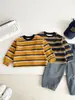 Valle del Viento 2026 Invierno Nuevo Estilo Coreano Elegante Mono Infantil con Capucha Rayado de Terciopelo Espesado Versátil Top para Niños
