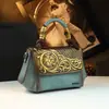 Bolsa Pequena Estilo Chinês para Mãe 2026 Nova Vintage Couro Esculpido Elegante Bolsa de Mão Couro Genuíno Nova Grande Capacidade Estilo Étnico