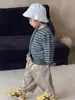 Jaqueta Suéter Listrada de Outono para Bebê Menino 2026 Novo Estilo Coreano Roupas Infantis Conjunto de Calças Casuais para Meninos