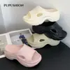 Chinelos Novo Estilo 2026, Slip-Ons Modernos com Solado Grosso para Mulheres, Para Uso Externo no Verão, Chinelos de Eva com Toque Macio, Sandálias de Praia para Férias