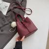 Bolso Satchel Sencillo de Nicho Bolsa Cesta de Verduras para Mujer 2025 Otoño Nuevo de Gran Capacidad para Viajar en Transporte Público Bolso Cubo de Hombro Único Cruzado