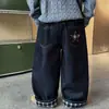 Calça jeans forrada com fleece para meninos outono e inverno, calça longa casual de perna larga para crianças primavera e outono, calça reta de bebê com punho, bordada e em retalhos