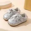 Sapatos de Princesa para Bebê 2026 Nova Coleção Primavera e Outono Sapatos de Dança Infantis Estilosos Sapatos Baixos com Solado Pequeno Sapatos Individuais Infantis com Laço para Menina