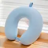 Almohada en forma de U de espuma viscoelástica de seda helada para soporte del cuello, adecuada para dormir, viajes en avión, oficina y siestas, con capacidad de almacenamiento