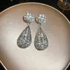 Pendientes Largos Ovalados Raya Diamante Aguja Plateada Pendientes de Botón Exagerados de Alta Gama Pendientes Retro Europeos y Americanos Oreja de Nicho de Alta Gama