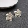 Brincos Elegantes em Formato de Flor Pétala Estilo Francês para Mulheres, Design de Nicho da Moda com Senso de Design e uma Vibe de Luxo Leve