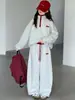 Nueva colección de otoño para niñas: sudadera casual de bloques de color con media cremallera y cuello alto y pantalones de chándal holgados de pierna ancha, estilo moderno