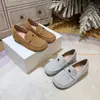 610 Huidong Yixinda Mocassins de Solado Macio para Mulheres, Sapatos Elegantes para o Dia a Dia com Design de Camélia, Mocassins de Calçar Fácil com Aumento Oculto de Altura