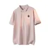 2026 Nueva Camisa Polo de Color Claro para Hombre con Dibujo Animado Cuello de Solapa Manga Corta Camiseta Casual Versátil