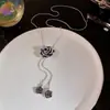 Corrente de Suéter Camélia 2025 Colar de Celebridade da Internet Popular Retrô Outono e Inverno Design Longo Nicho Alto Padrão Luxo Leve Colar