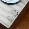 Pendientes Asimétricos de Plata de Ley S925 con Estrella de Ocho Puntas y Diamante Brillante Estrella de Cuatro Puntas Joyería para Orejas Elegante de Alta Gama de Moda para Hombres y Mujeres