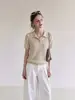 Top de verano para mujer de punto transpirable de manga corta con cuello polo beige estilo 'old money' francés, con un diseño de alta gama, adelgazante y que ciñe la cintura