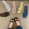 Chanclas de dedo de playa para mujer, sandalias planas, calzado de exterior para mujer, moda de verano 2026, negro