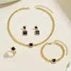 Set de Collar para Mujer Estilo Nuevo Europeo y Americano Pendientes con Diseño Geométrico Cuadrado Incrustado de Pedrería Joyería Versátil de Alta Gama Set de 4 Piezas