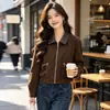 Chaqueta corta de gamuza estilo retro con cuello de solapa, nueva colección otoño 2026 para mujer, moderna y versátil, prenda exterior de corte holgado estilo workwear