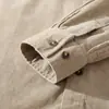 Nova coleção outono e inverno: camisa masculina de veludo cotelê grossa, quente e retrô, com colarinho e bolsos - estilo moderno. 13602