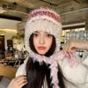 Gorro de lana de punto de felpa de otoño e invierno con costuras multicolores y protección para los oídos a prueba de frío, gorro Lei Feng para niños, gorro pequeño con marea