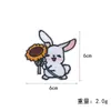 FUENTE Fábrica en stock conejo de dibujos animados pegatinas de tela mezclilla bordado accesorios de ropa decorativos pegatinas bordadas de zanahoria al por mayor