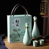 Botella de licor vacía de cerámica con juego de tazas 0.5 kg frascos vacíos sellados estilo chino hecho a medida pequeña petaca de licor para el hogar