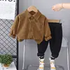 Nuevo Conjunto de Dos Piezas para Niños: Sudadera Casual de Algodón con Estampado de Animales Reversible y Pantalones de Mezclilla a la Moda, Venta al por Mayor Directamente del Fabricante