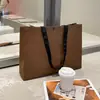 Bolsas de Mano No Tejidas para Tienda de Ropa Correas Engrosadas Ropa de Mujer Regalo Bolsas de Empaque para Compras Bolsas de Regalo Venta al por Mayor