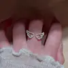 Anillo estilo coreano de ala de ángel con deslumbrante circonia cúbica, un diseño único y elegante para mujer, perfecto como anillo para el dedo índice, ofreciendo un toque de lujo y sofisticación