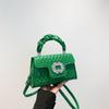 Bolso pequeño portátil de alto valor para mujer, nuevo estilo extranjero primavera y verano 2024, bolso cuadrado pequeño de alta gama con bordado de hilo de rombos para mujer