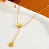 Venta al por mayor para tiendas físicas y puestos callejeros Colgante de cobre microincrustado con circonita cúbica trébol de cuatro hojas doble cara usable collar de moda lujo ligero versátil lote