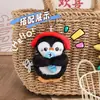 Colgante de Bolso de Pingüino Lindo Muñeco Llavero de Felpa Muñeco de Dibujos Animados Chirriante Accesorios Colgantes para Mochila Escolar de Estudiante