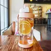 Atacado do Fabricante Copo de Água de Grande Capacidade 2000ml para Mulheres Novo 2025 Plástico Resistente a Altas Temperaturas Copo com Canudo e Escala para Homens