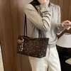 Bolso tote con estampado de leopardo para mujer, bolso de hombro estilo coreano, nuevo modelo 2026, bolso de hombro de gran capacidad para el día a día, bolso de mano retro a la moda