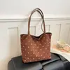 Bolsa de camurça retrô para outono e inverno para mulheres, nova moda 2026 bolsa de ombro poá, bolsa tote para o trabalho, bolsa saco