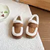 Zapatos de algodón forrados de felpa para niña, nueva colección otoño/invierno 2026, zapatos cálidos y esponjosos para niños, zapatos versátiles para bebé, zapatos estilo Birkenstock y zapatos sin cordones