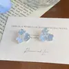 Brincos Modelo Novo 2026 em Formato de Flor Azul Gelo Transparente com um Brilho Sutil para Criar Facilmente um Look Fresco e Suave para Mulheres