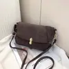 Bolso de Hombro Texturizado de Gama Alta para Mujer, Bolso Nuevo Retro de Moda Otoño e Invierno 2025, Bolso Baguette Versátil con Textura de Nicho