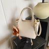 A bolsa balde portátil popular deste ano para mulheres, nova coleção outono e inverno 2024, textura de alta qualidade, retrô, bolsa tiracolo para o dia a dia
