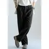 Pantalones casuales para hombre de lana con textura de espiga y cintura semi-elástica, colección otoño 2026, estilo de pierna recta con una estética "old money"