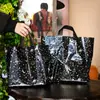 Bolsas de tecido para roupas em estoque, bolsas de tecido de plástico de grande capacidade para roupas, sacolas plásticas transparentes de mão no atacado para varejo