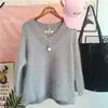 Estilo Nuevo Otoño e Invierno 2026 Suéter de Punto Holgado Cuello en V con Mangas de Campana y Abertura Suéter de Terciopelo de Visón Color Sólido para Mujer Estilo Corto