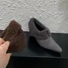 Zapatos Retro de Lana de Cordero Grises con Punta Aguda para Mujer con Aumento Oculto de Altura, Nuevos Zapatos de Una Sola Pieza Otoño/Invierno 2026 con Forro de Felpa para Calidez