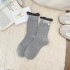 Calcetines Grises para Mujer, Estilo Nuevo con Parche de Letra con Botón, Calcetines de Media Pantorrilla, Calcetines de Encaje con Volantes Falsos de Dos Tonos, Calcetines Coreanos