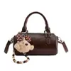 Moda Nova Primavera 2026 Design de Nicho Bolsa Transversal de Ombro Único para Trabalho e Deslocamento Bolsa Pequena Cilíndrica Feminina Retrô